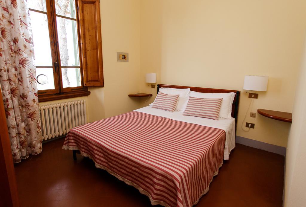 Villa Del Pino B&B Поджибонси Екстериор снимка