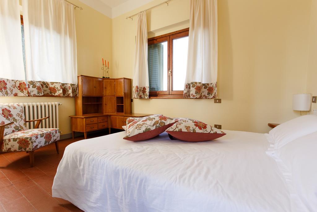 Villa Del Pino B&B Поджибонси Екстериор снимка