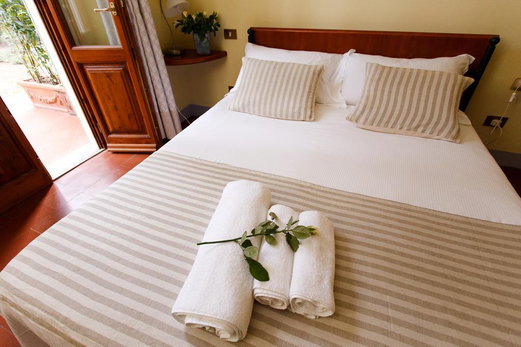 Villa Del Pino B&B Поджибонси Екстериор снимка