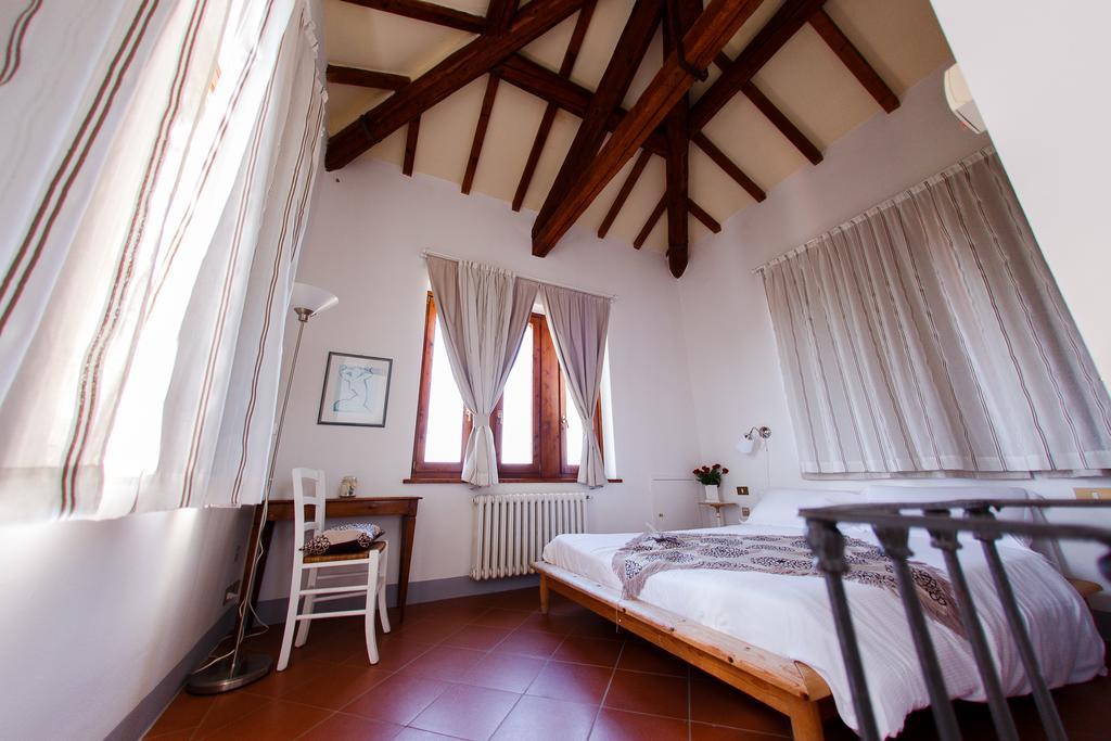 Villa Del Pino B&B Поджибонси Екстериор снимка