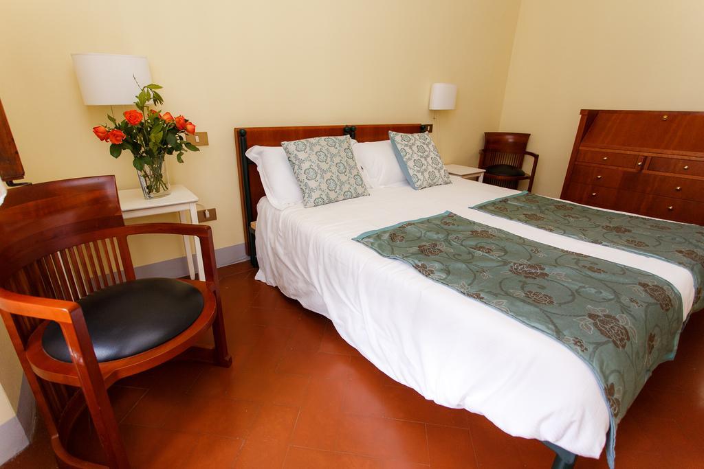 Villa Del Pino B&B Поджибонси Екстериор снимка