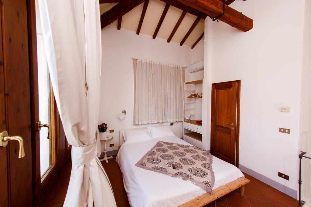 Villa Del Pino B&B Поджибонси Екстериор снимка