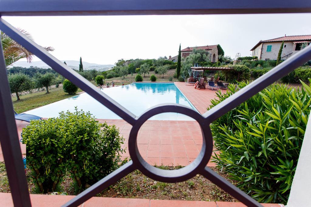 Villa Del Pino B&B Поджибонси Екстериор снимка