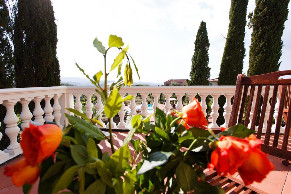 Villa Del Pino B&B Поджибонси Екстериор снимка