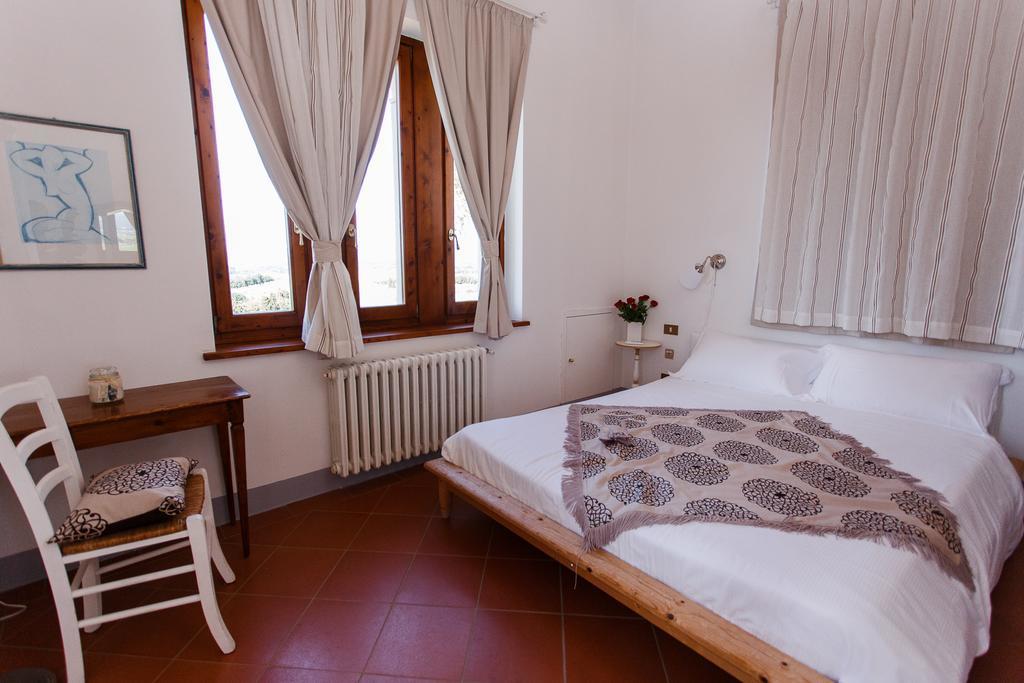 Villa Del Pino B&B Поджибонси Екстериор снимка